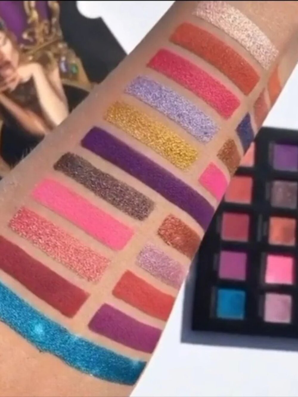 ELOISE 'The Queen' Eyeshadow Palette - 20 pigments - NWT and NEVER swatched - Picture 2 of 9